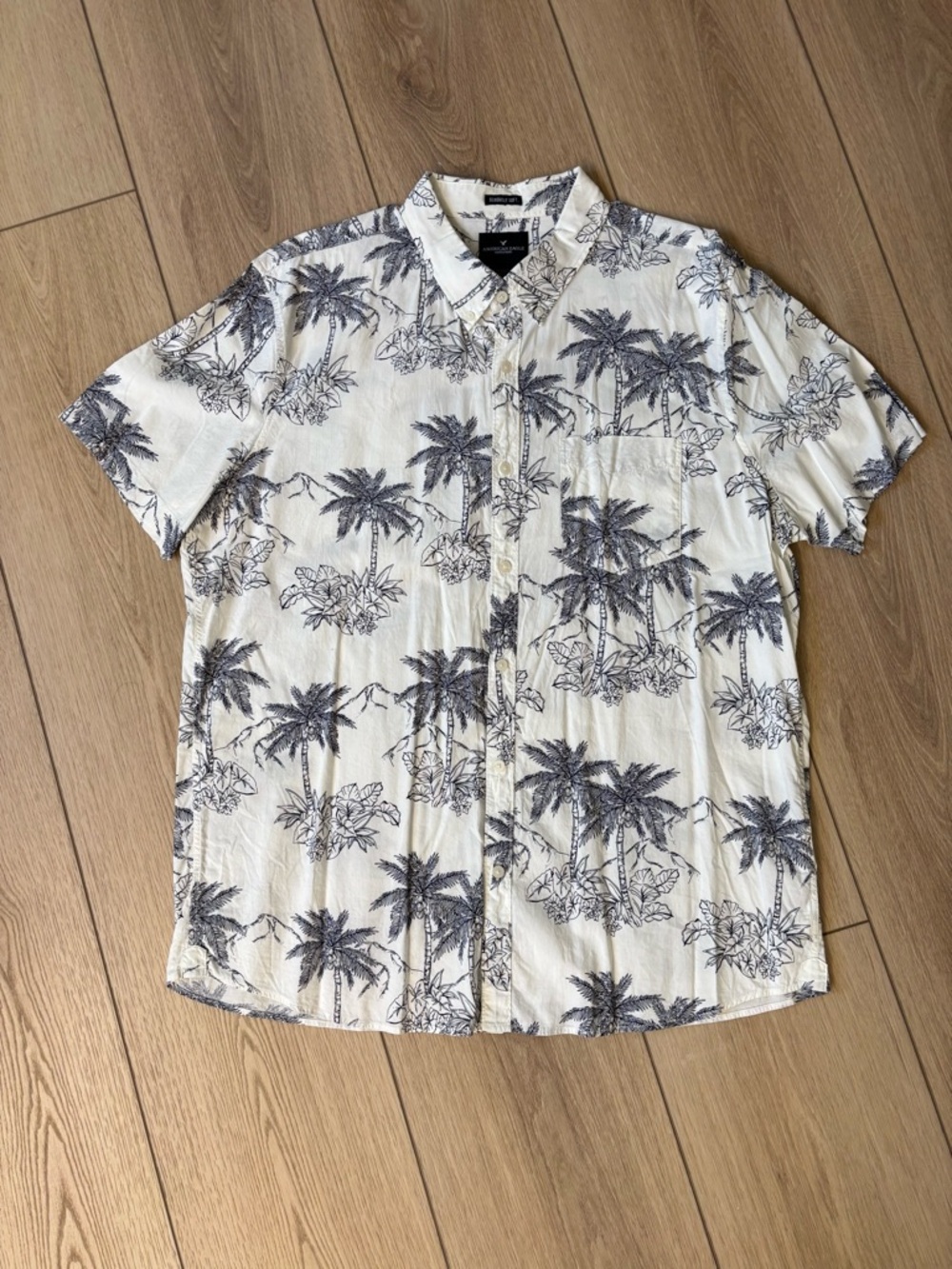American Eagle Outfitters White Short-Sleeve Palm Print Button-Down Shirt